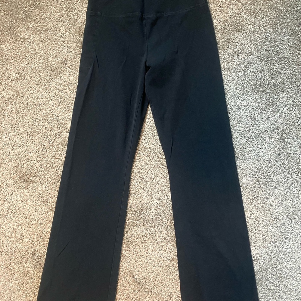 Hollister Black High-Waisted Bootcut Leggings with a Pocket size M